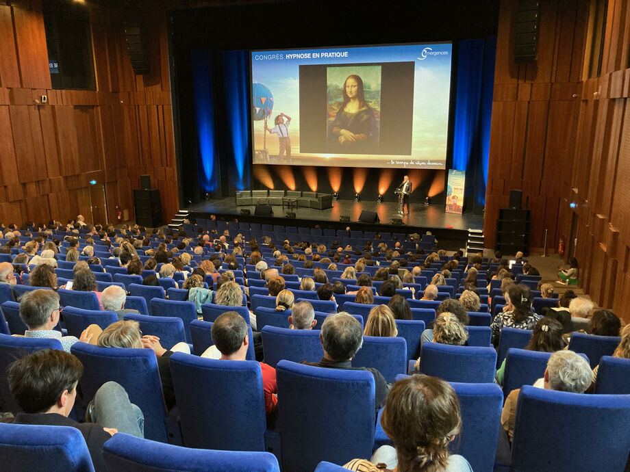 amphitheatre beffroi congrès hypnose 2025